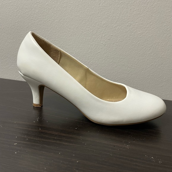 Dream Pairs White Low Heel Pump Shoes Size 7 - Picture 3 of 6